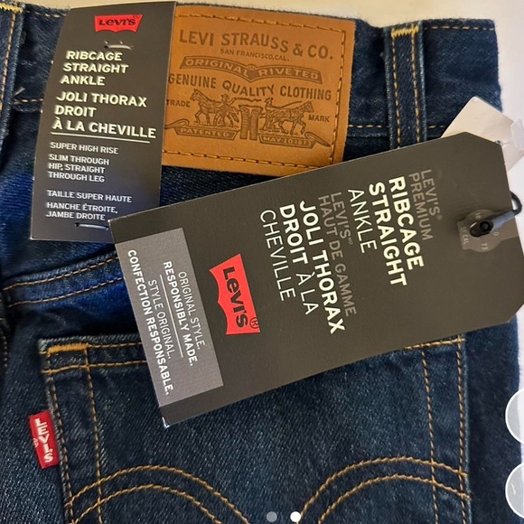 BRAND NEW levis ribcage jeans 
size 25 - Picture 2 of 2